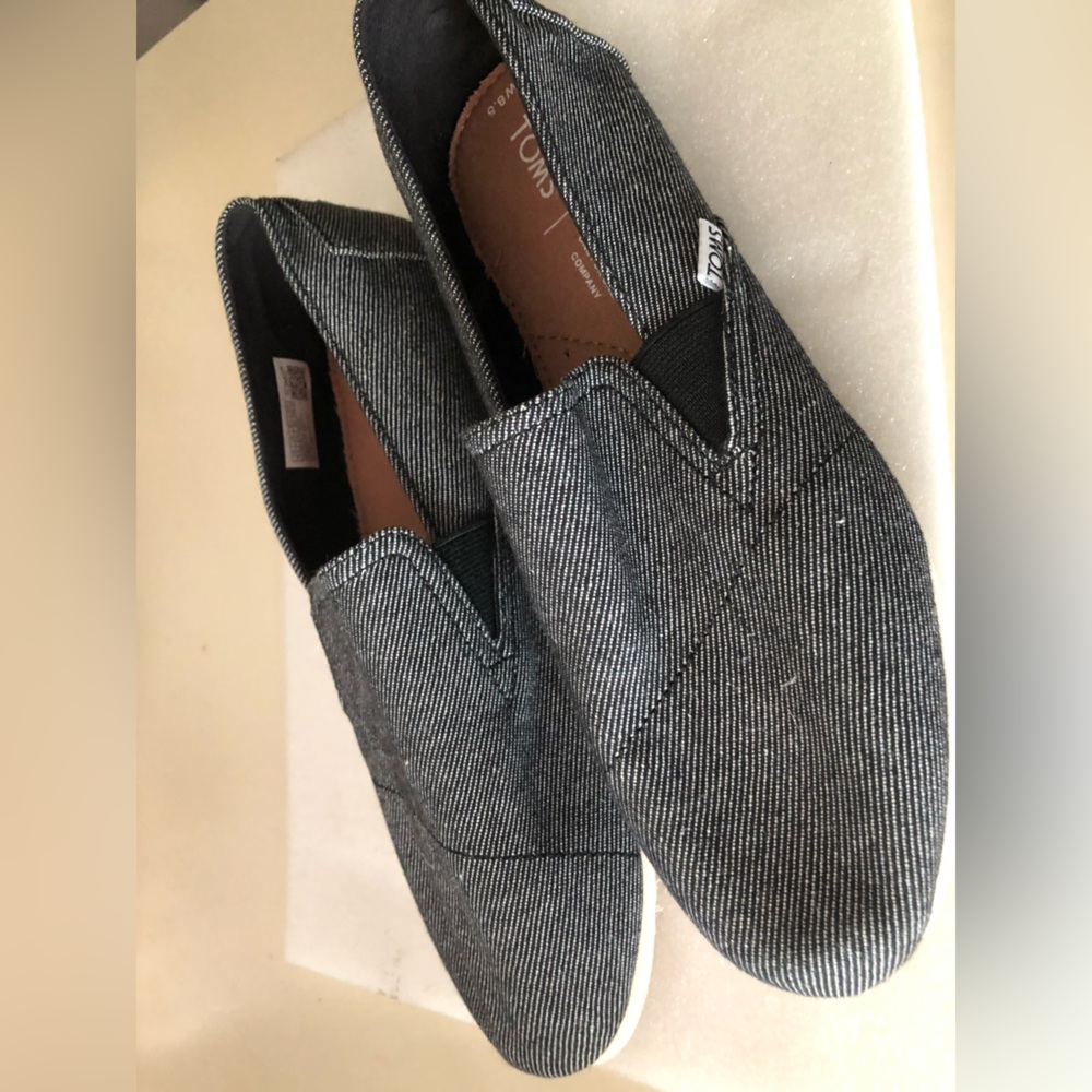 Toms woman’s shoes size 8 1/2
